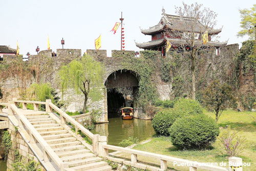 Viajar por Puerta Panmen de Suzhou