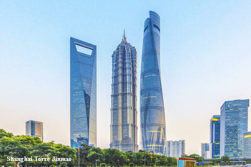Viajar por Torre Jinmao de Shanghai